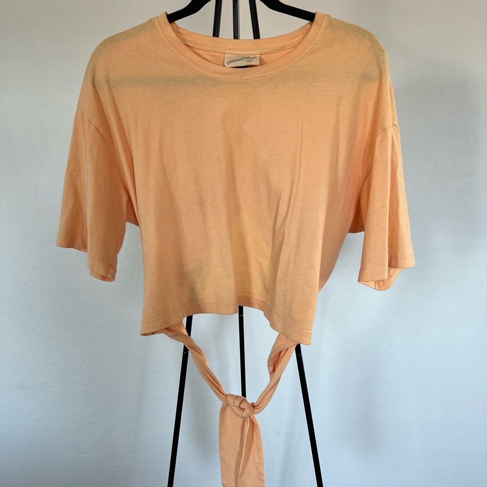 UNIVERSAL THREAD TOP